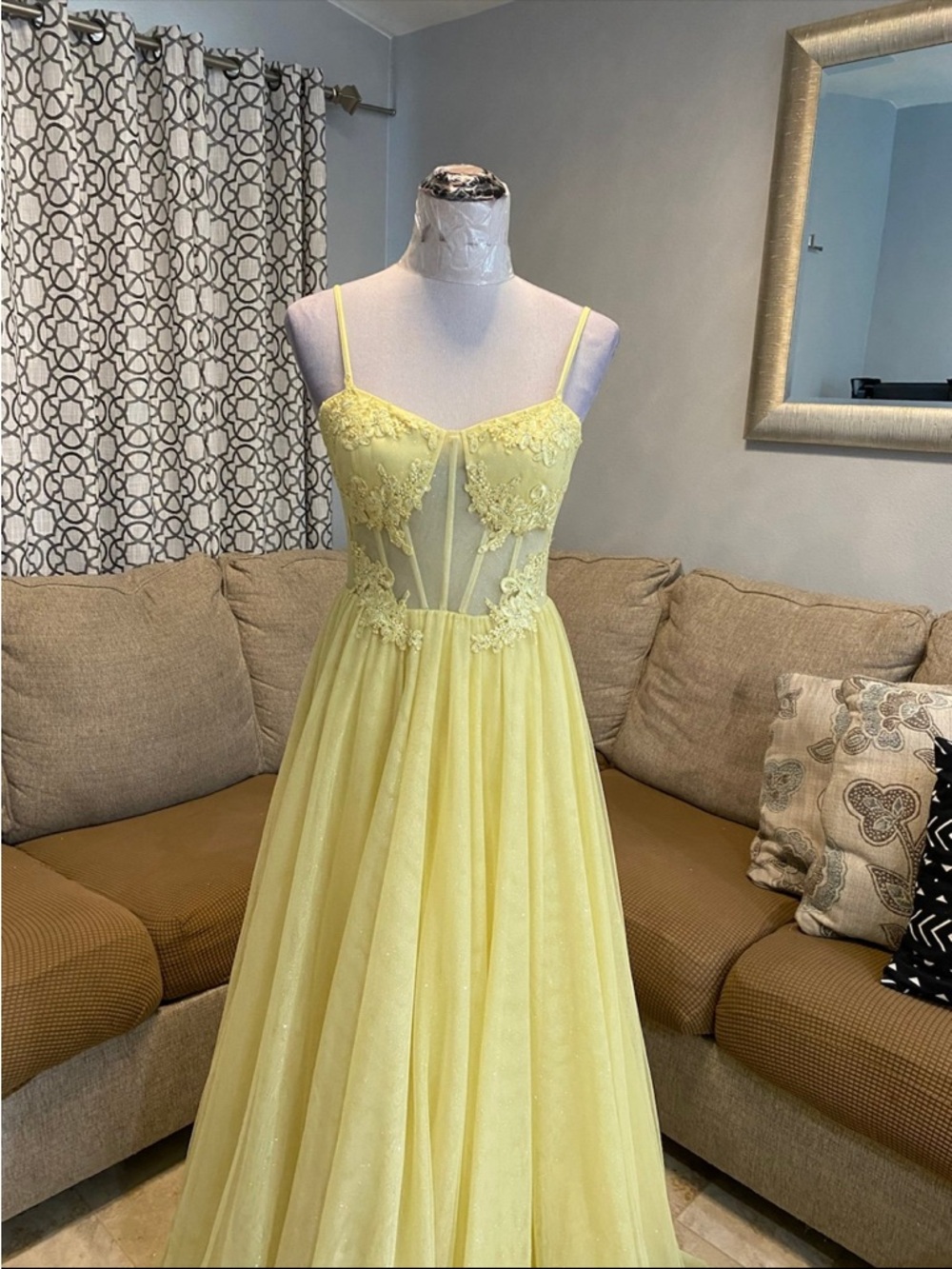 New Windsor Junior Size 7 waist 28 inches Sweetheart Lace A-Line Ball Gown - Picture 5 of 7